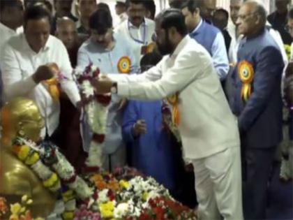 Maharashtra: CM Eknath Shinde, Devendra Fadnavis pay floral tribute to Dr BR Ambedkar on his birth anniversary | Maharashtra: CM Eknath Shinde, Devendra Fadnavis pay floral tribute to Dr BR Ambedkar on his birth anniversary Maharashtra: CM Eknath Shinde, Devendra Fadnavis pay floral tribute to Dr BR Ambedkar on his birth anniversary | Maharashtra: CM Eknath Shinde, Devendra Fadnavis pay floral tribute to Dr BR Ambedkar on his birth anniversary