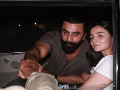 Alia Bhatt blushes as paps wished her, Ranbir Kapoor on their 1st wedding anniversary | Alia Bhatt blushes as paps wished her, Ranbir Kapoor on their 1st wedding anniversary