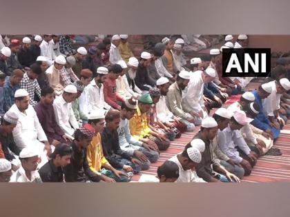 Delhi: Devotees offer prayers on last Friday of Ramzan at Jama Masjid | Delhi: Devotees offer prayers on last Friday of Ramzan at Jama Masjid Delhi: Devotees offer prayers on last Friday of Ramzan at Jama Masjid | Delhi: Devotees offer prayers on last Friday of Ramzan at Jama Masjid