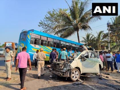 Karnataka: Four killed in car-bus collision in Tumkur | Karnataka: Four killed in car-bus collision in Tumkur