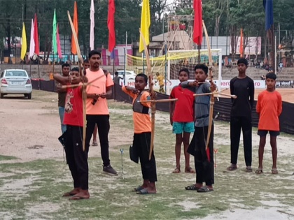 Chhattisgarh: Tribal children practising in 'Archery Centre' to bring laurels for country | Chhattisgarh: Tribal children practising in 'Archery Centre' to bring laurels for country