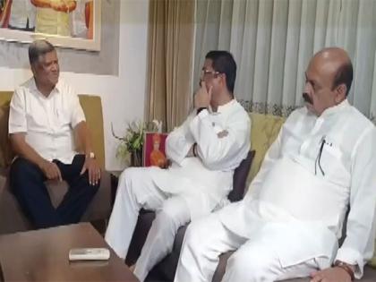 After ultimatum, Union ministers, K'taka CM Bommai reach Jagadish Shettar's residence for talks | After ultimatum, Union ministers, K'taka CM Bommai reach Jagadish Shettar's residence for talks