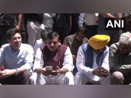 Delhi: Punjab CM Bhagwant Mann, top AAP leaders protest outside CBI office over Kejriwal's questioning | Delhi: Punjab CM Bhagwant Mann, top AAP leaders protest outside CBI office over Kejriwal's questioning Delhi: Punjab CM Bhagwant Mann, top AAP leaders protest outside CBI office over Kejriwal's questioning | Delhi: Punjab CM Bhagwant Mann, top AAP leaders protest outside CBI office over Kejriwal's questioning