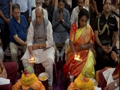 Union Defence Minister Rajnath Singh offers prayers at Shree Somnath Jyotirlinga Temple | Union Defence Minister Rajnath Singh offers prayers at Shree Somnath Jyotirlinga Temple