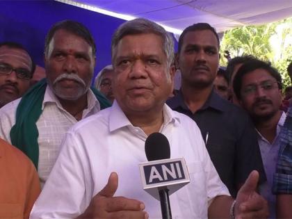 Ex-Karnataka CM Jagadish Shettar arrives at Congress office in Bengaluru | Ex-Karnataka CM Jagadish Shettar arrives at Congress office in Bengaluru Ex-Karnataka CM Jagadish Shettar arrives at Congress office in Bengaluru | Ex-Karnataka CM Jagadish Shettar arrives at Congress office in Bengaluru