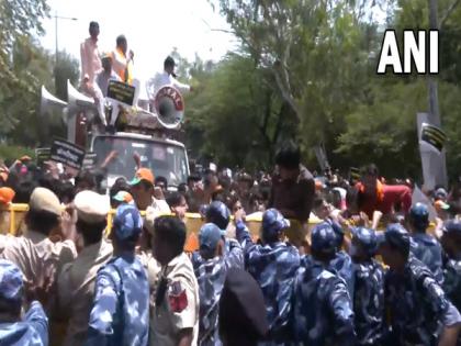 Delhi: BJP workers protest against Arvind Kejriwal over liquor policy case | Delhi: BJP workers protest against Arvind Kejriwal over liquor policy case Delhi: BJP workers protest against Arvind Kejriwal over liquor policy case | Delhi: BJP workers protest against Arvind Kejriwal over liquor policy case