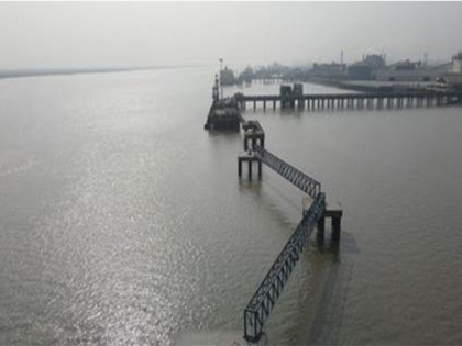 Union Minister Sonowal approves development of Oil Jetty at Deendayal Port in Gujarat for Rs 123.40 Crore | Union Minister Sonowal approves development of Oil Jetty at Deendayal Port in Gujarat for Rs 123.40 Crore