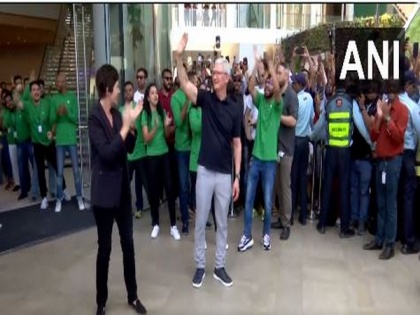 Apple CEO Tim Cook opens India's first retail store in Mumbai, poses with customers for selfies | Apple CEO Tim Cook opens India's first retail store in Mumbai, poses with customers for selfies