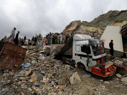 Landslide near Torkham border kills two, buries vehicles | Landslide near Torkham border kills two, buries vehicles