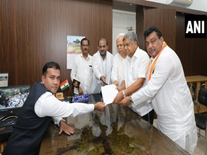 Karnataka: Congress leader Jagadish Shettar files nomination from Hubli-Dharwad-Central constituency | Karnataka: Congress leader Jagadish Shettar files nomination from Hubli-Dharwad-Central constituency
