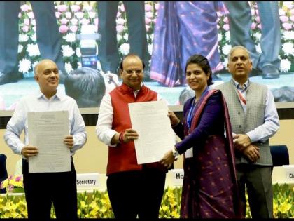 L-G VK Saxena distributes appointment letters to 1500 newly recruited Delhi Govt officials | L-G VK Saxena distributes appointment letters to 1500 newly recruited Delhi Govt officials