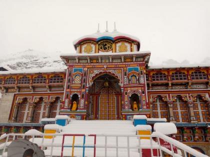 Thick blanket of snow covers Uttarakhand's Badrinath Dham | Thick blanket of snow covers Uttarakhand's Badrinath Dham Thick blanket of snow covers Uttarakhand's Badrinath Dham | Thick blanket of snow covers Uttarakhand's Badrinath Dham