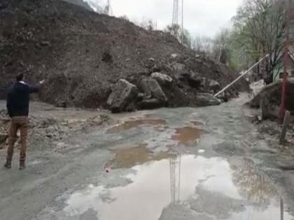J-K: Landslide on Srinagar-Sonamarg road, no casualties reported | J-K: Landslide on Srinagar-Sonamarg road, no casualties reported