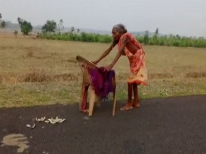 Odisha: Old woman forced to walk barefoot in scorching heat for kilometres just to collect pension | Odisha: Old woman forced to walk barefoot in scorching heat for kilometres just to collect pension