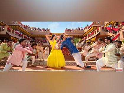 Shraddha Kapoor's 'Thumka' dance move in 'TJMM' has a Shakti Kapoor connection, check how | Shraddha Kapoor's 'Thumka' dance move in 'TJMM' has a Shakti Kapoor connection, check how