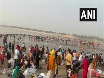 Akshaya Tritiya: Devotees take holy dip at Sangam in UP's Prayagraj | Akshaya Tritiya: Devotees take holy dip at Sangam in UP's Prayagraj