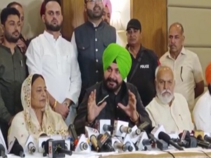 "AAP has mortgaged Punjab," says Congress leader Navjot Singh Sidhu | "AAP has mortgaged Punjab," says Congress leader Navjot Singh Sidhu