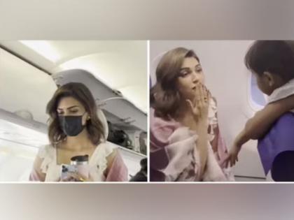 Kriti Sanon travels by economy class, plays with little kid inside plane | Kriti Sanon travels by economy class, plays with little kid inside plane