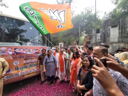Delhi BJP chief flags off free pilgrimage bus service to Mathura, Vrindavan | Delhi BJP chief flags off free pilgrimage bus service to Mathura, Vrindavan