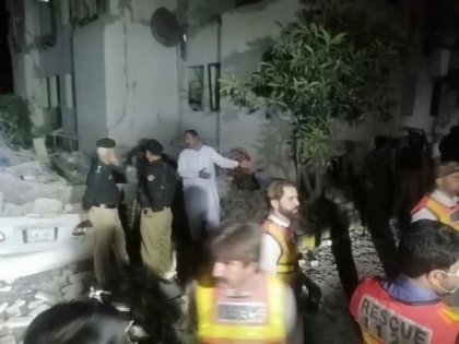 Pakistan: 12 policemen killed, over 40 injured in blasts at counterterrorism office in Swat | Pakistan: 12 policemen killed, over 40 injured in blasts at counterterrorism office in Swat