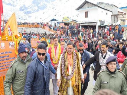 Uttarakhand: CM Dhami offers prayers at Kedarnath Dham Temple | Uttarakhand: CM Dhami offers prayers at Kedarnath Dham Temple