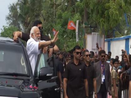 PM Modi holds roadshow in Kerala's Thiruvananthapuram | PM Modi holds roadshow in Kerala's Thiruvananthapuram
