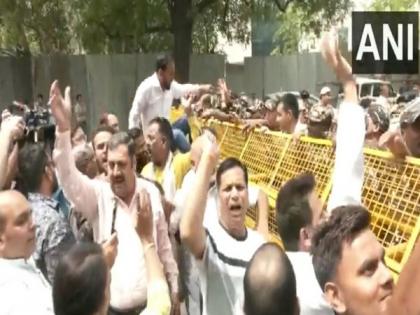 BJP holds protest over "Rs 45 cr" alleged renovation of Delhi CM Arvind Kejriwal's official residence | BJP holds protest over "Rs 45 cr" alleged renovation of Delhi CM Arvind Kejriwal's official residence
