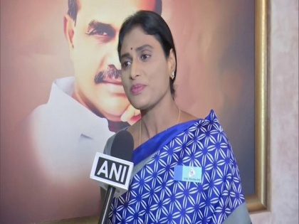 YSR Telangana Party chief YS Sharmila goes on hunger strike in Hyderabad in protest against unemployment | YSR Telangana Party chief YS Sharmila goes on hunger strike in Hyderabad in protest against unemployment