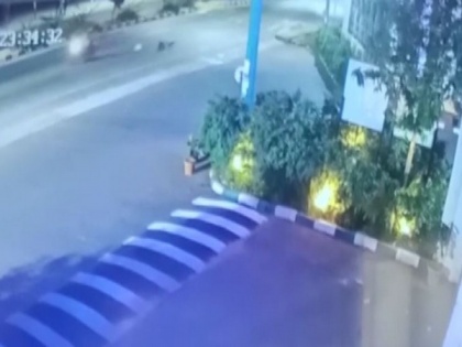 Woman jumps off Rapido bike after driver tries to grope her in Bengaluru | Woman jumps off Rapido bike after driver tries to grope her in Bengaluru