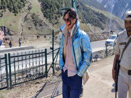 SRK and Taapsee Pannu's shoot for new film in Kashmir sparks new hopes for economic boost, tourism | SRK and Taapsee Pannu's shoot for new film in Kashmir sparks new hopes for economic boost, tourism SRK and Taapsee Pannu's shoot for new film in Kashmir sparks new hopes for economic boost, tourism | SRK and Taapsee Pannu's shoot for new film in Kashmir sparks new hopes for economic boost, tourism