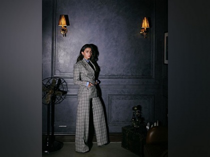 Alia Bhatt exudes boss lady vibes in checkered pantsuit | Alia Bhatt exudes boss lady vibes in checkered pantsuit