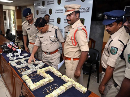 Vizag city police arrest woman, recover gold worth lakhs | Vizag city police arrest woman, recover gold worth lakhs