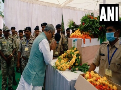 Dantewada attack: BJP leader Om Prakash Mathur pays homage to slain personnel | Dantewada attack: BJP leader Om Prakash Mathur pays homage to slain personnel