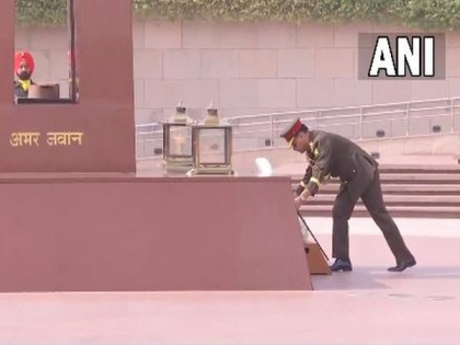 Bangladesh Army Chief on three-day visit to India, offers tributes at National War Memorial | Bangladesh Army Chief on three-day visit to India, offers tributes at National War Memorial