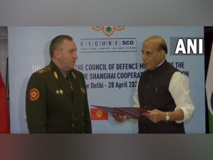 Union Defence Minister Rajnath Singh holds bilateral meeting with his Belarusian counterpart Viktor Khrenin | Union Defence Minister Rajnath Singh holds bilateral meeting with his Belarusian counterpart Viktor Khrenin