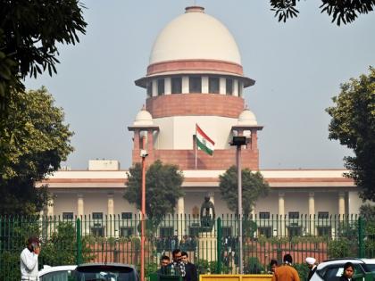 Supreme Court stays Calcutta HC judge's direction to top court Secretary General | Supreme Court stays Calcutta HC judge's direction to top court Secretary General