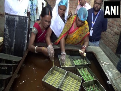 Women in Bihar's Gaya earn livelihood from 'Neera' ice creams | Women in Bihar's Gaya earn livelihood from 'Neera' ice creams