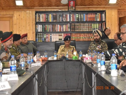 ADGP Kashmir chairs security meeting with focus on threat of vehicle-borne IEDs | ADGP Kashmir chairs security meeting with focus on threat of vehicle-borne IEDs