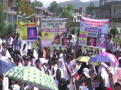 Mega anti-drug campaign organised in J-K's Rajouri aiming to sensitise youth | Mega anti-drug campaign organised in J-K's Rajouri aiming to sensitise youth