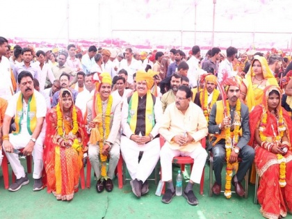 MP: After listening to PM Modi's 'Mann ki Baat', 235 couples tie knot at mass wedding | MP: After listening to PM Modi's 'Mann ki Baat', 235 couples tie knot at mass wedding