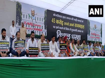 Amid renovation row, BJP workers stage sit-in protest outside Delhi CM's residence | Amid renovation row, BJP workers stage sit-in protest outside Delhi CM's residence Amid renovation row, BJP workers stage sit-in protest outside Delhi CM's residence | Amid renovation row, BJP workers stage sit-in protest outside Delhi CM's residence