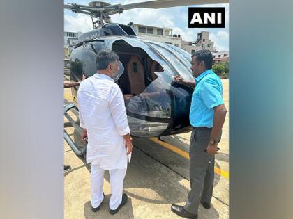 K'taka Cong chief's chopper suffers a bird-hit near Hosakote | K'taka Cong chief's chopper suffers a bird-hit near Hosakote