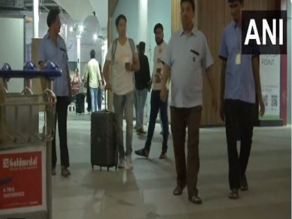 Two Go First flights diverted to Gujarat's Surat Airport reach Mumbai | Two Go First flights diverted to Gujarat's Surat Airport reach Mumbai