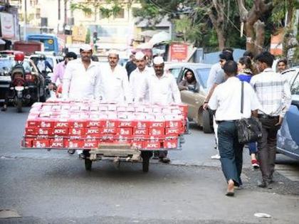 Mumbai Dabbawalas buy gifts for King Charles' Coronation | Mumbai Dabbawalas buy gifts for King Charles' Coronation