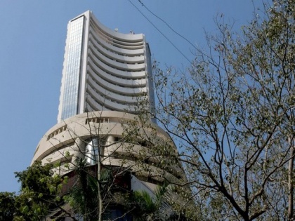 Sensex drops 142 points, tracking weak global cues | Sensex drops 142 points, tracking weak global cues