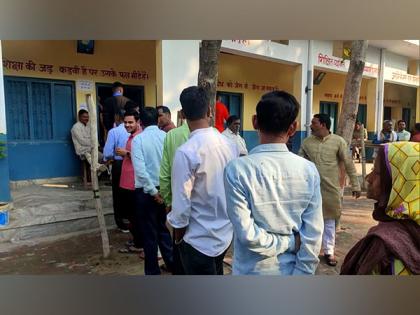 UP urban body elections: EVM technical glitch delays voting at Moradabad's polling station | UP urban body elections: EVM technical glitch delays voting at Moradabad's polling station