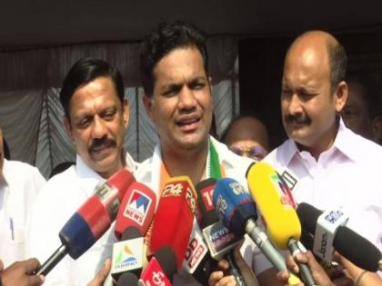 Congress organise dharna against hike in building permit fees in Kerala | Congress organise dharna against hike in building permit fees in Kerala