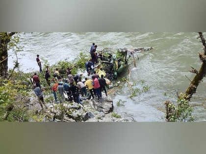 Kishtwar Army chopper crash: 3 personnel evacuated, inquiry ordered | Kishtwar Army chopper crash: 3 personnel evacuated, inquiry ordered