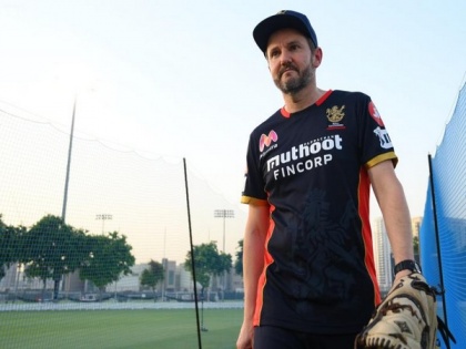 Mike Hesson opens up on pressure of playing at RCB's home ground | Mike Hesson opens up on pressure of playing at RCB's home ground