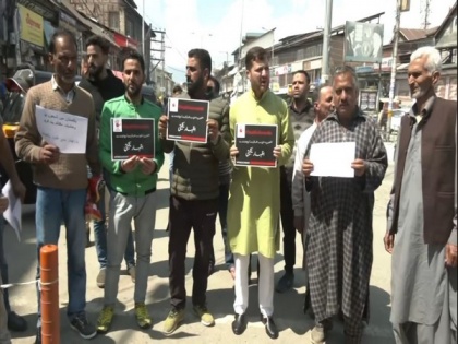 Protests in Srinagar against target killings of Shia teachers in Pakistan | Protests in Srinagar against target killings of Shia teachers in Pakistan